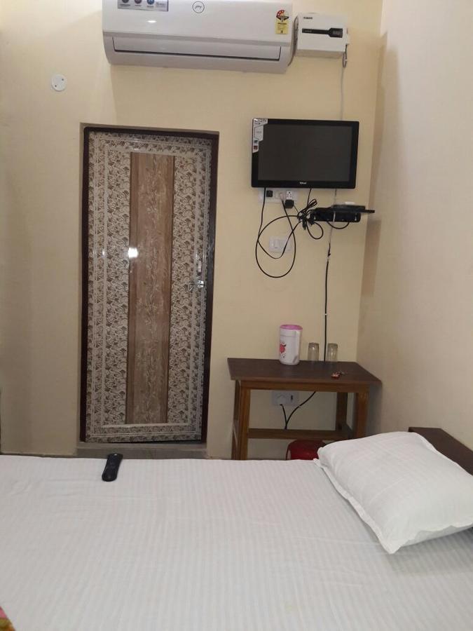Hotel Ganga Vilas Colonelganj Exterior photo